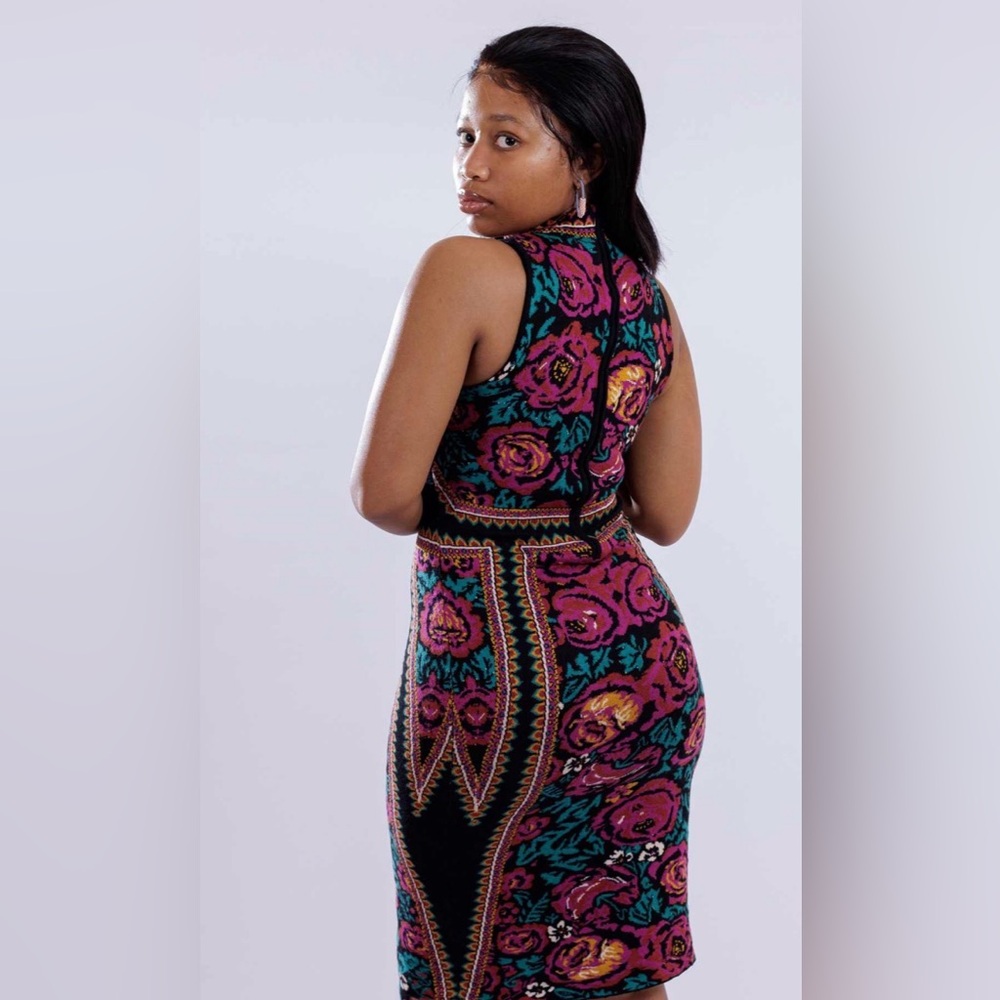 Romeo & Juliet Couture Black and Pink fitted Dress